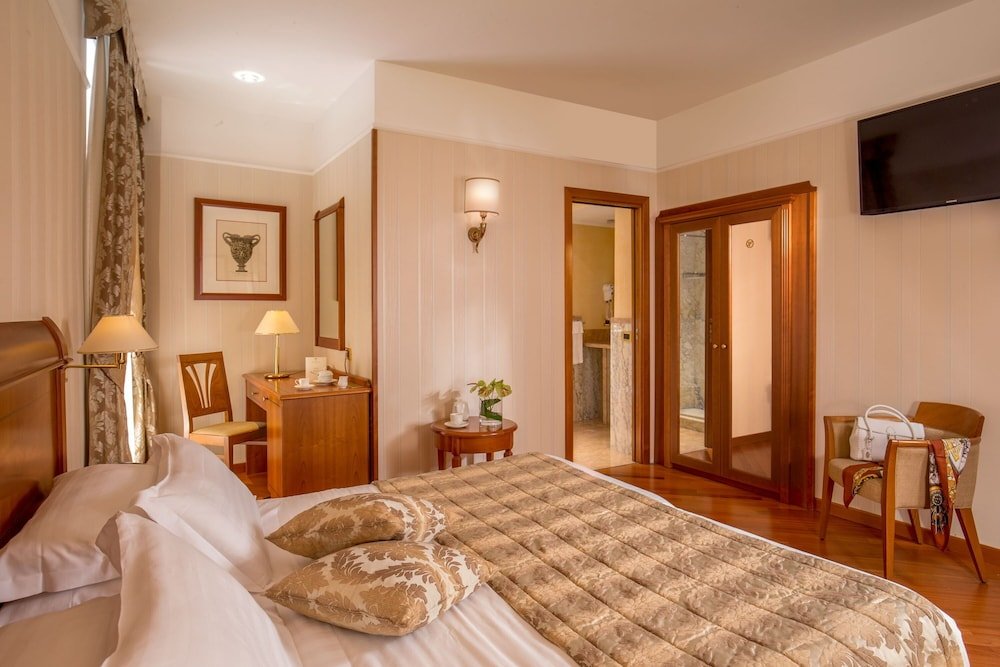 Albergo Ottocento Room Type - Deluxe Double Room