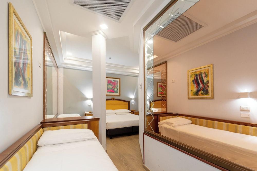 Hotel Oxford Room Type - Quadruple Room