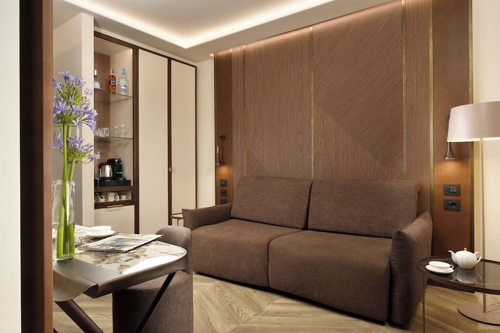 FH55 Grand Hotel Palatino Room Type - Suite with Jacuzzi Balcony City View