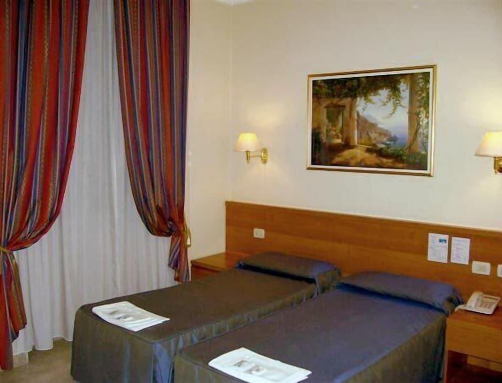 Hotel Principe Di Piemonte Room Type - Standard Room