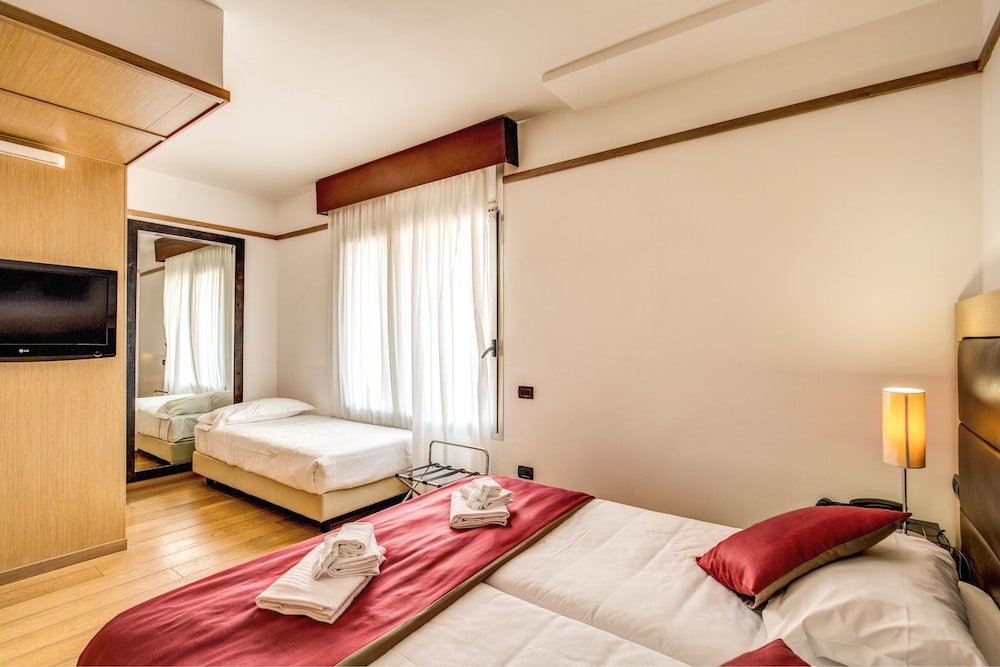 Ginevra Palace Hotel Room Type - Classic Triple Room
