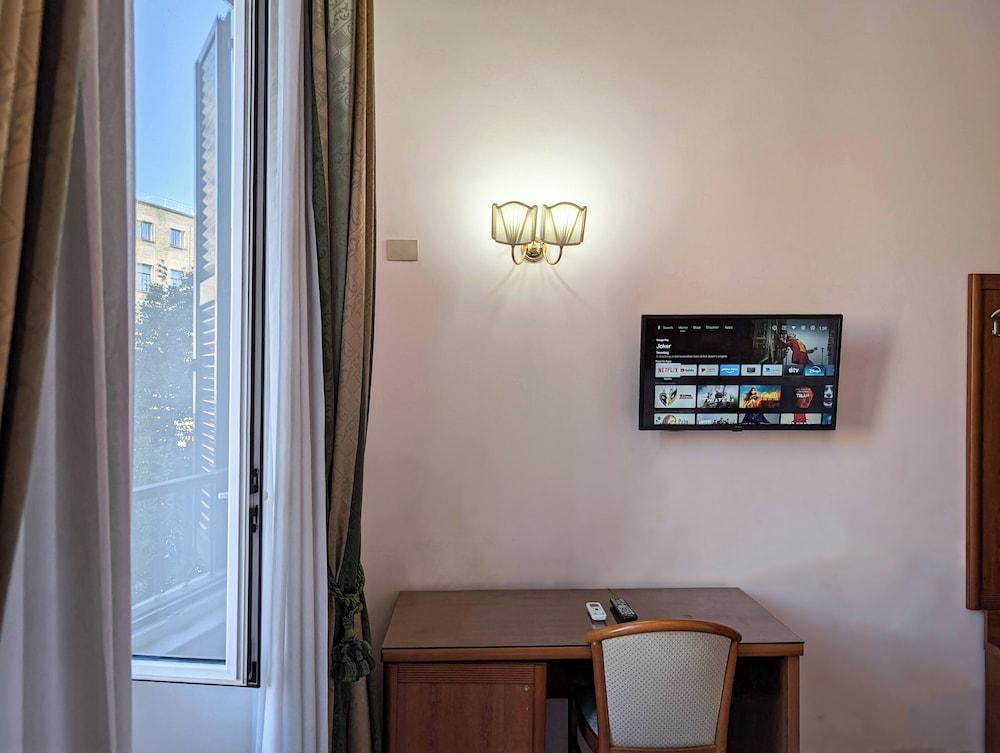 Hotel Philia Rome - Tap to explore photos