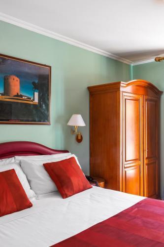 Hotel Piazza Di Spagna - Tap to explore photos