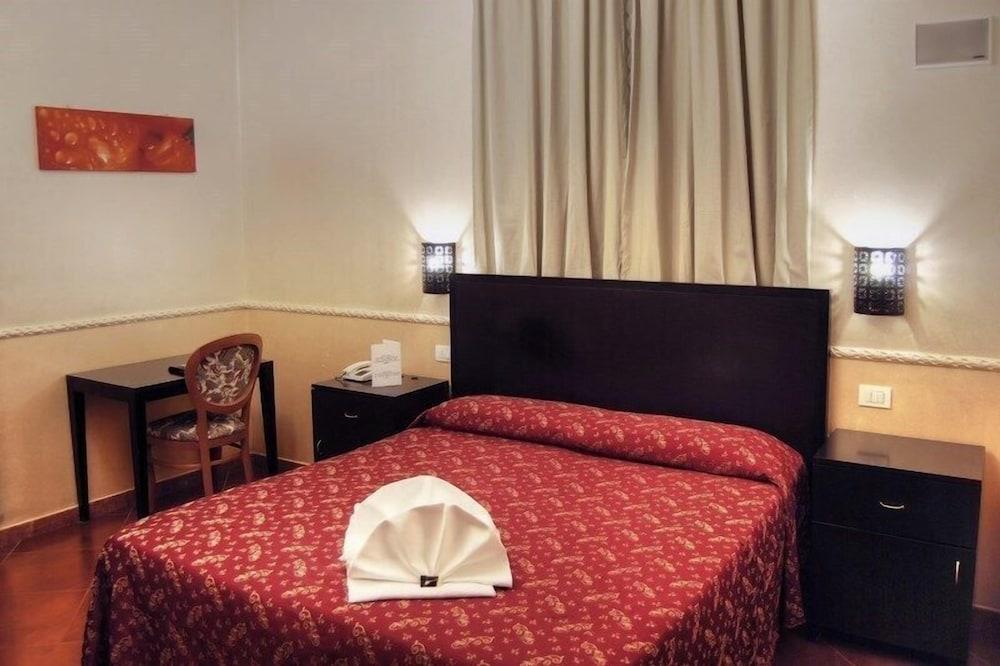 Hotel Picasso - Tap to explore photos