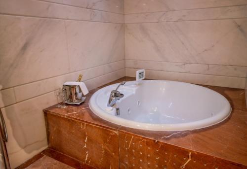 Papillo Hotels & Resorts Roma - Tap to explore photos