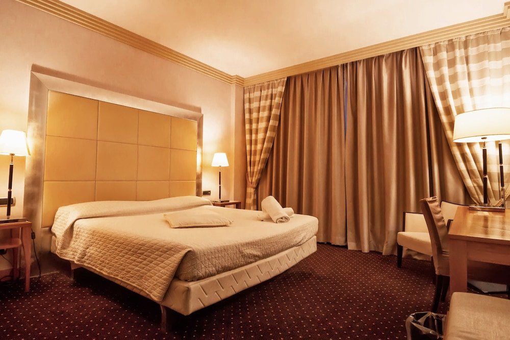 Papillo Hotels & Resorts Roma - Tap to explore photos