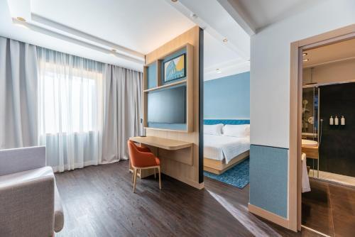 Hilton Garden Inn Rome Colosseum - Tap to explore photos