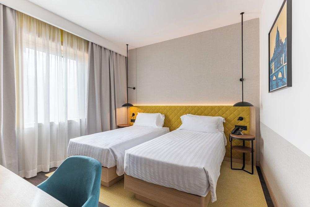 Hilton Garden Inn Rome Colosseum Room Type - Twin Room, 2 Twin Beds