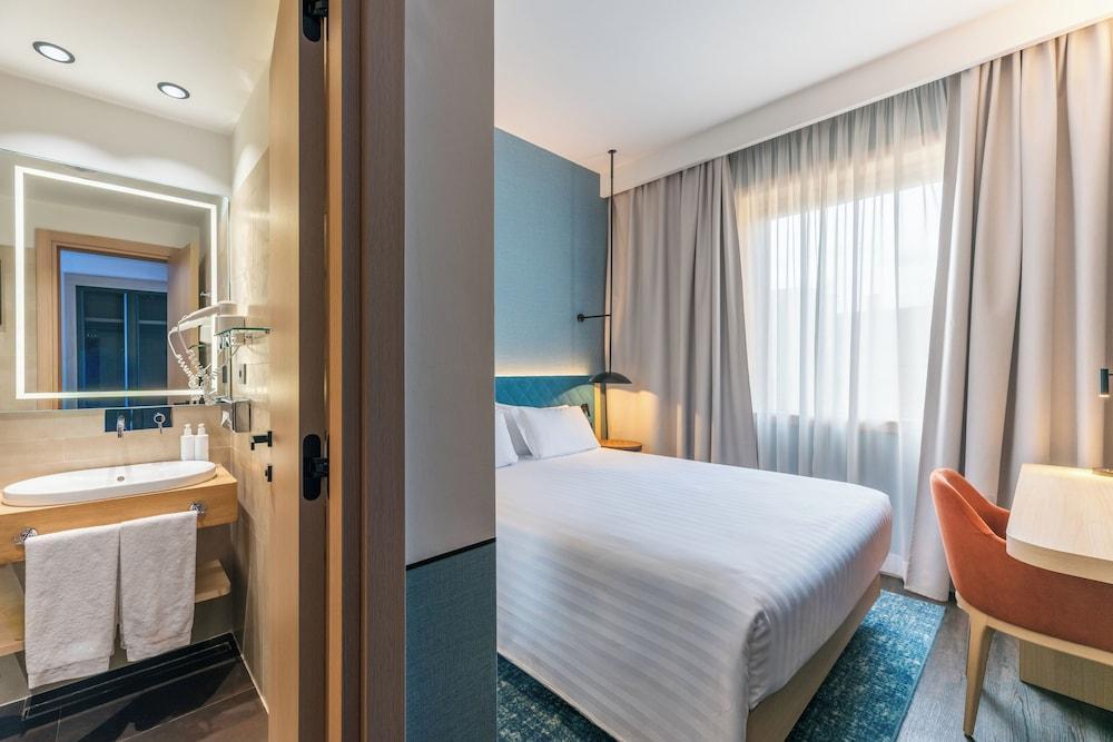 Hilton Garden Inn Rome Colosseum Room Type - Double Room, 1 Double Bed