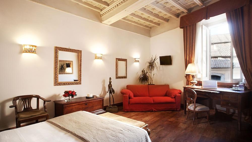 Pantheon Inn Room Type - Suite
