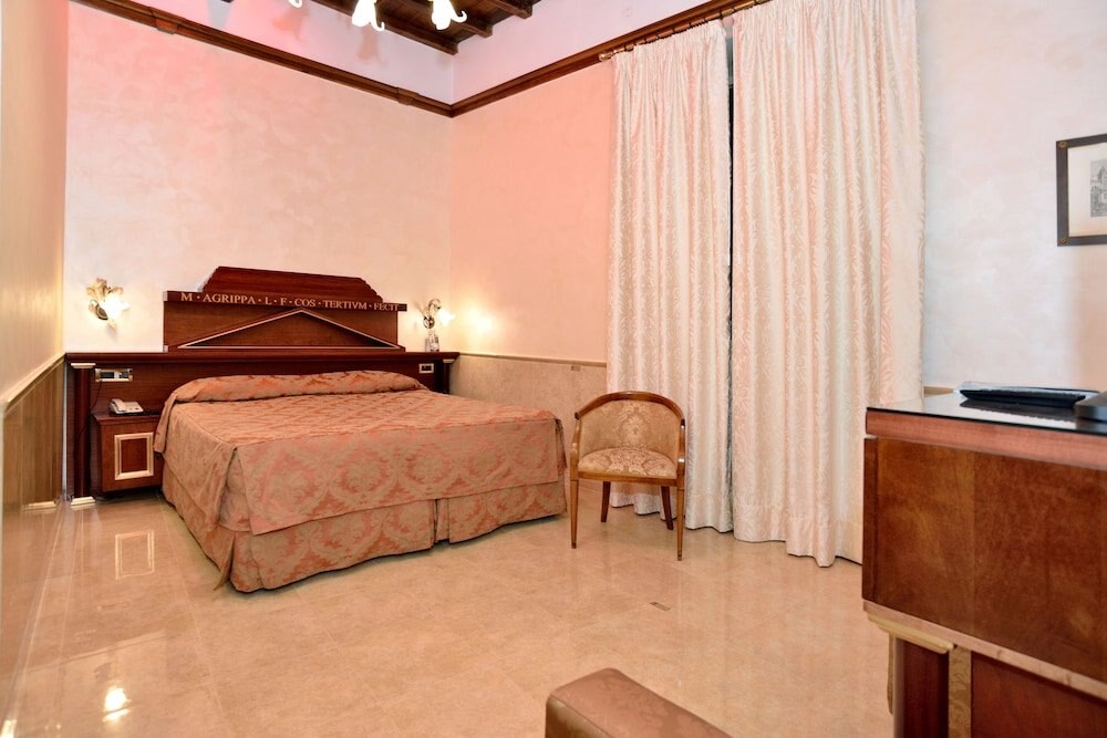 Hotel Pantheon Room Type - Quadruple Room