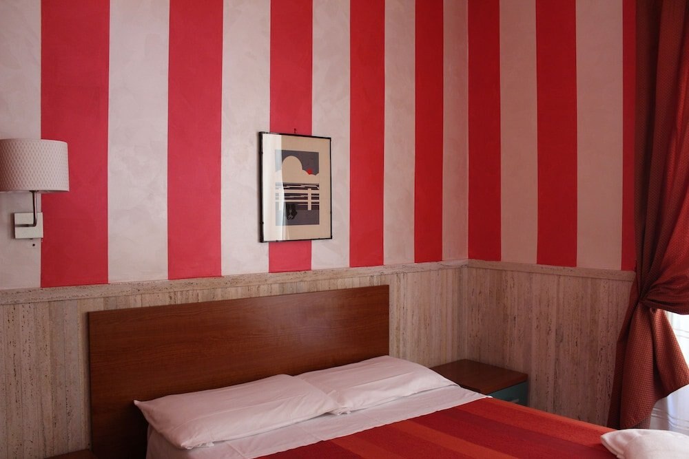 Hotel Pyramid - Tap to explore photos