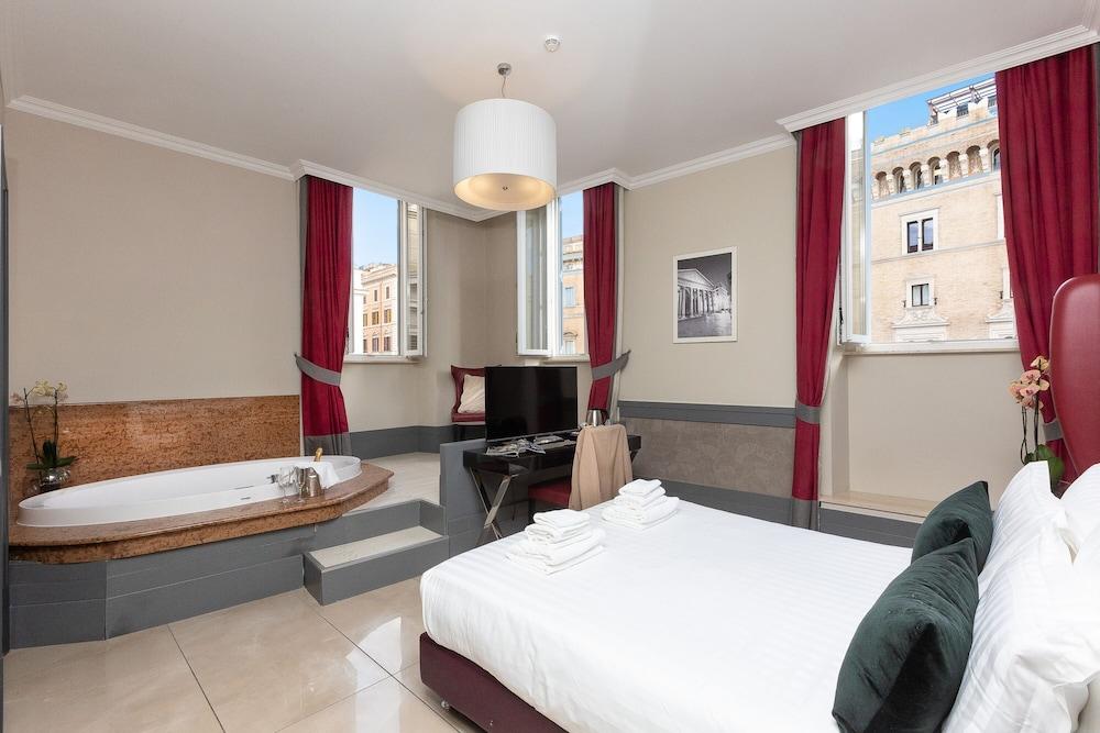 Hotel Castellino Roma Room Type - Deluxe Room, Jetted Tub