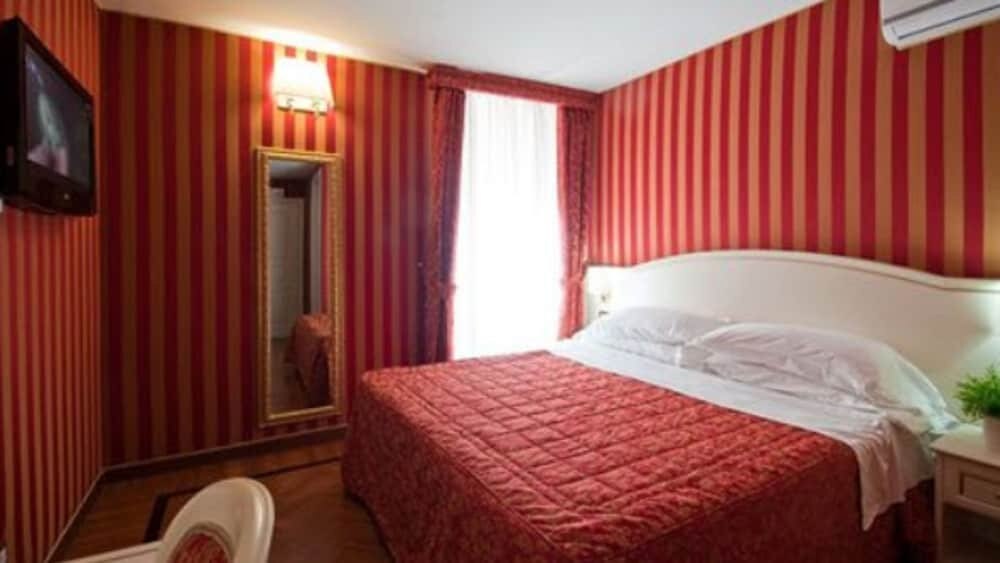 Trevi 41 Hotel Room Type - Standard Double Room
