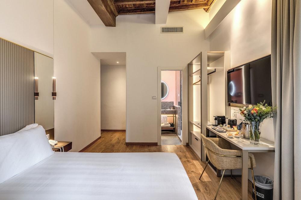 Relais Trevi 95 Boutique Hotel Room Type - Deluxe Double Room, City View