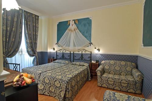 Residenza Antica Roma - Tap to explore photos
