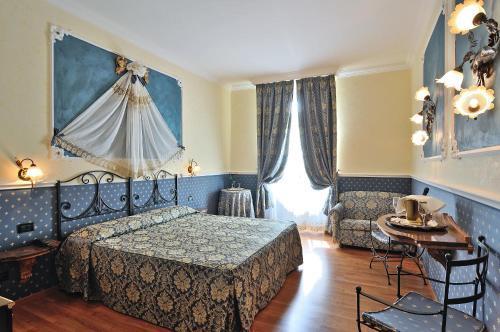 Residenza Antica Roma - Tap to explore photos