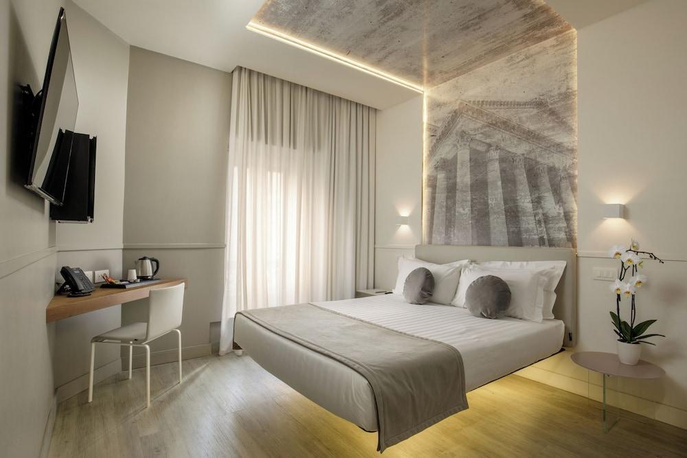 Hotel Regno - Tap to explore photos