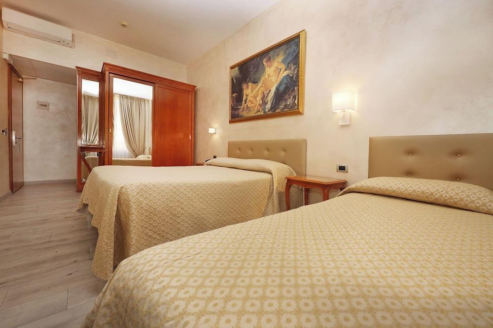 Hotel Rimini Room Type - Triple Room Hotel Rimini Room Type - Triple Room