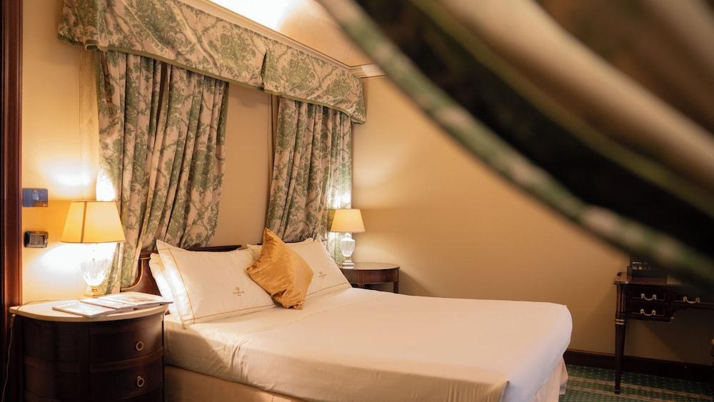 River Château Hotel Room Type - Deluxe Double Room