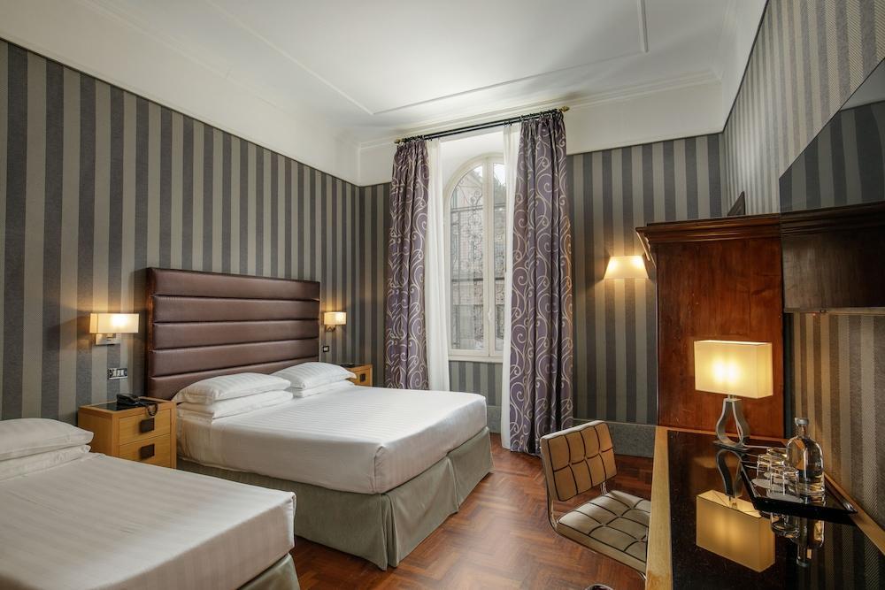 Hotel Royal Court Room Type - Standard Quadruple Room
