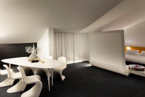 Hotel Ripa Roma - Tap to explore photos
