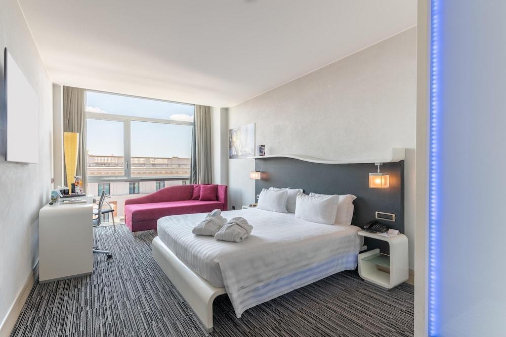 Best Western Premier Hotel Royal Santina Room Type - 1 King Bed, Deluxe Room, Wi-Fi, Coffee And Tea Maker