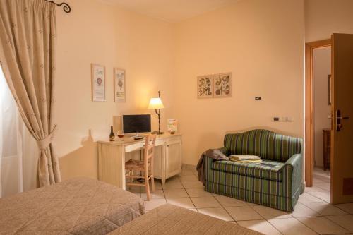 Hotel Selva Candida - Tap to explore photos