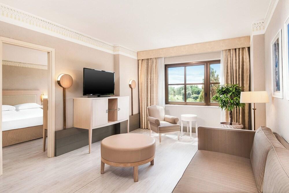 Sheraton Parco De' Medici Rome Hotel Room Type - Senior Suite, 1 Bedroom