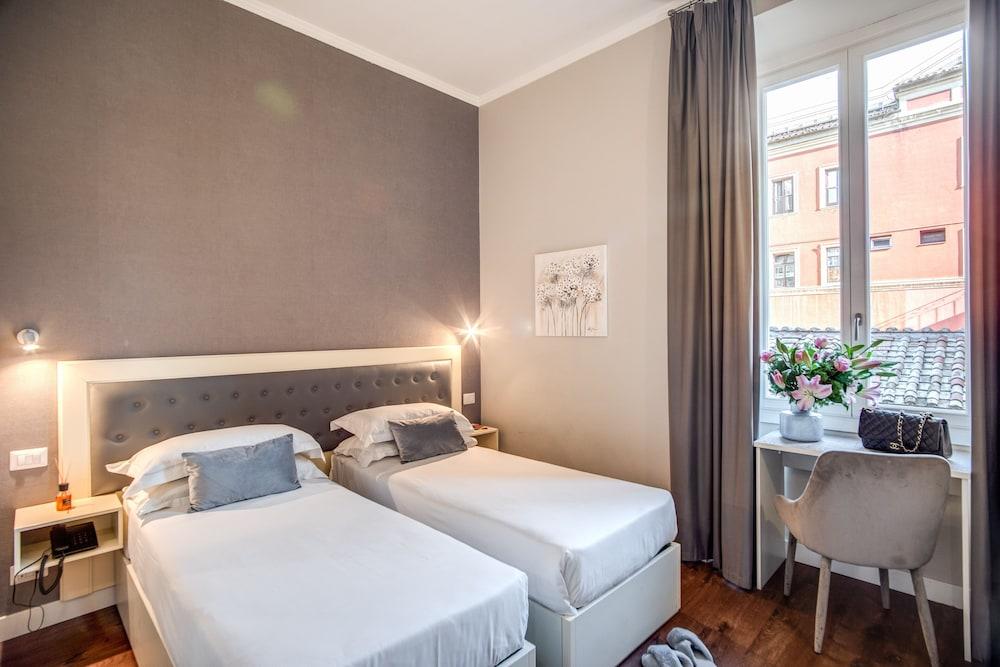 Hotel San Silvestro - Tap to explore photos