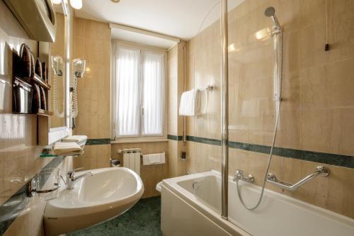 Hotel Santa Costanza by OMNIA hotels - Tap to explore photos