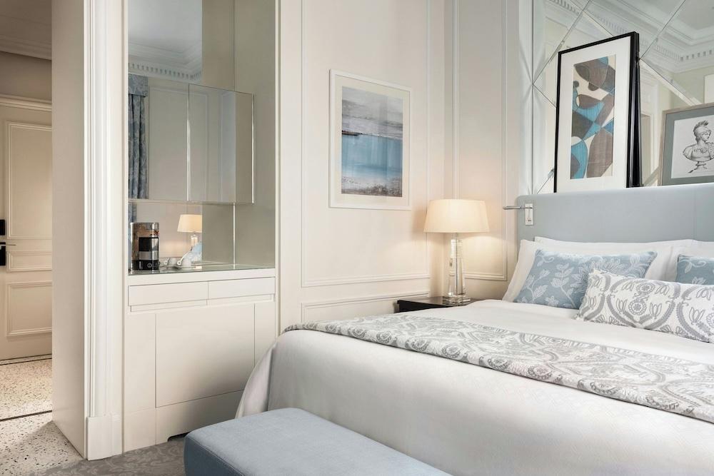 The St. Regis Rome by Marriott Room Type - Deluxe Room, 1 King Bed