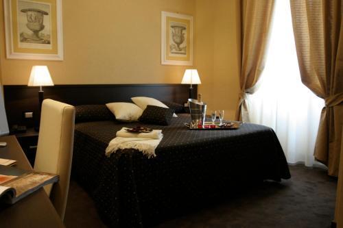 Hotel Latinum - Tap to explore photos
