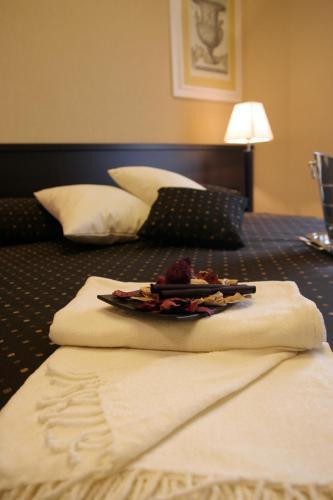 Hotel Latinum - Tap to explore photos