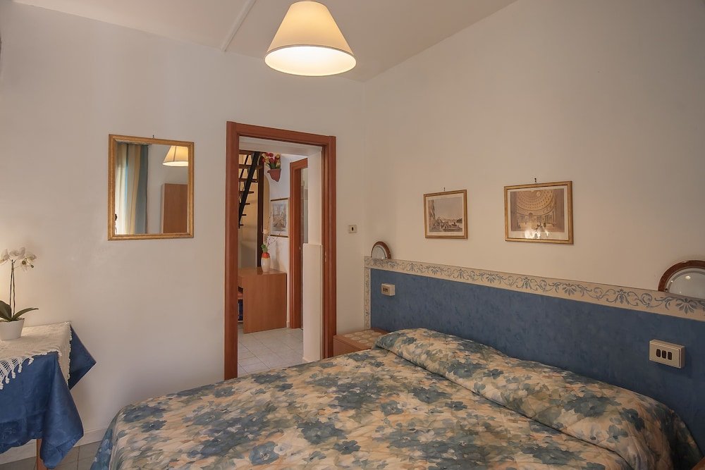 Tirreno Hotel - Tap to explore photos