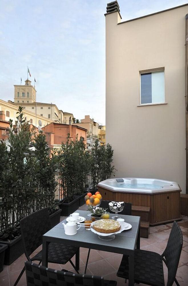 Trevi Palace Luxury Inn - Tap to explore photos