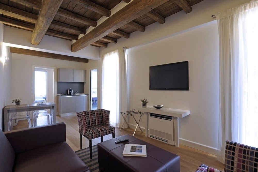 Trevi Palace Luxury Inn Room Type - Suite