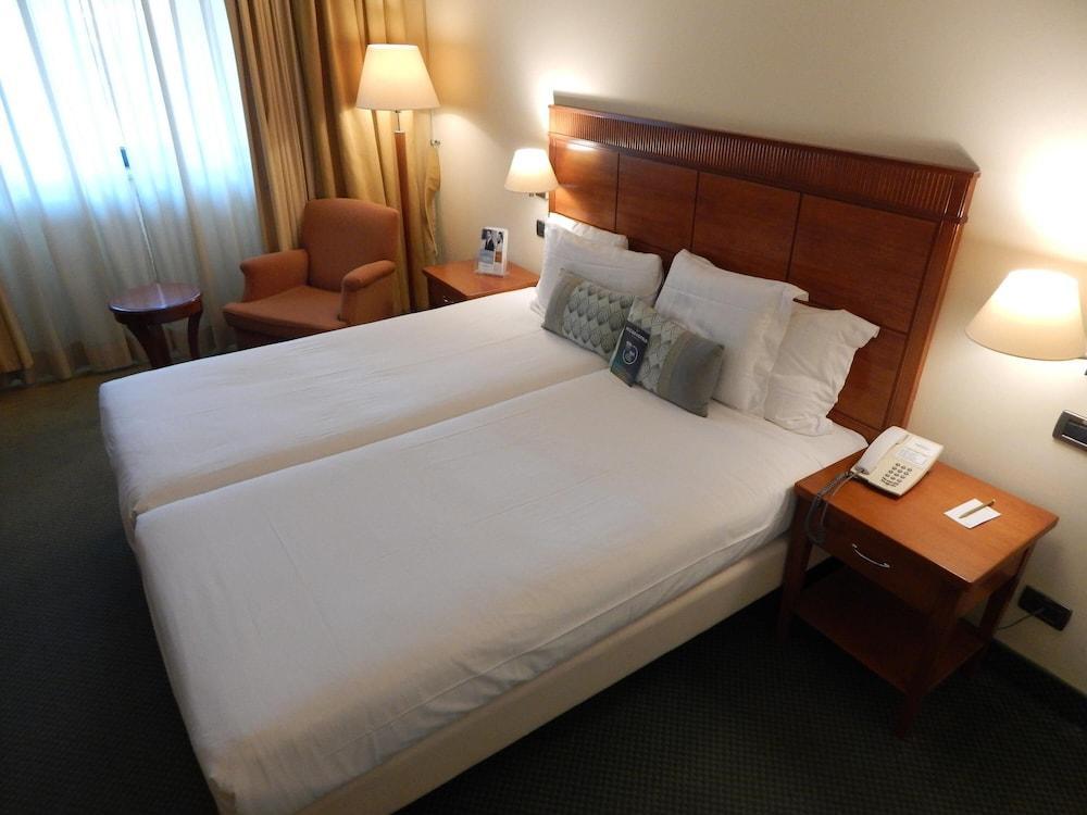 Mercure Rome Leonardo da Vinci Airport Room Type - Room, 1 Queen Bed, Accessible