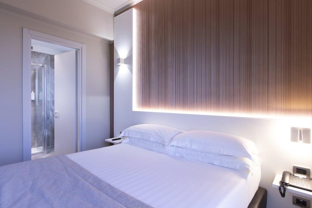 Garner Hotel Rome Aurelia by IHG Room Type - Standard Room, 1 King Bed