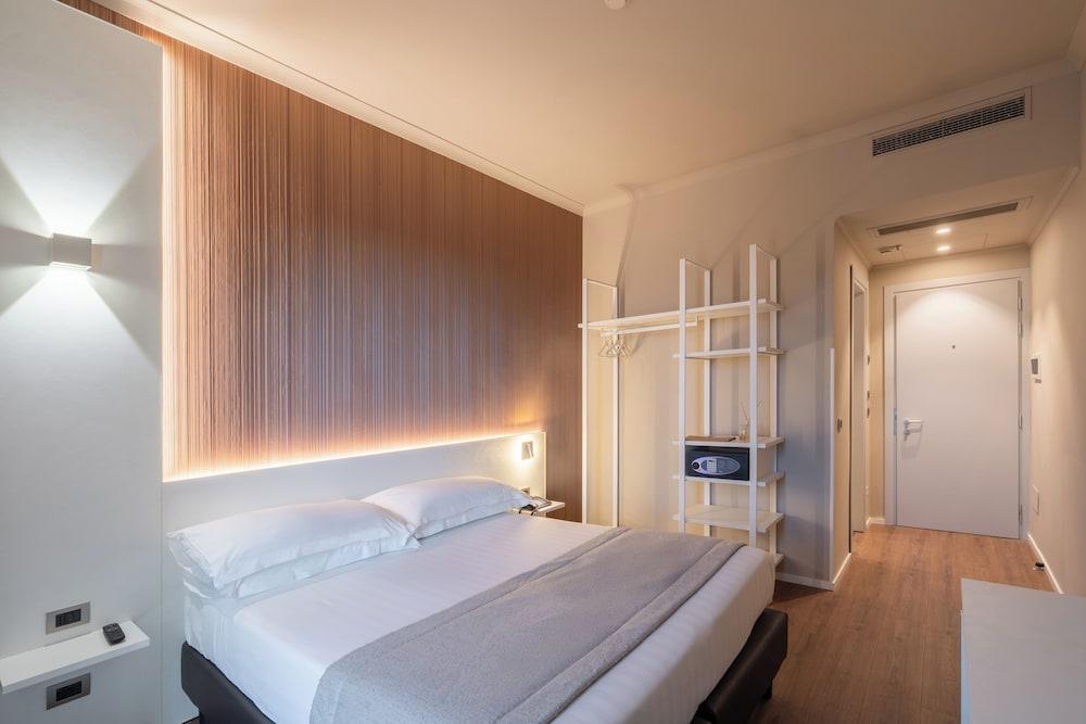 Garner Hotel Rome Aurelia by IHG Room Type - Premium Room, 1 King Bed, Accessible, Balcony Garner Hotel Rome Aurelia by IHG Room Type - Premium Room, 1 King Bed, Accessible, Balcony