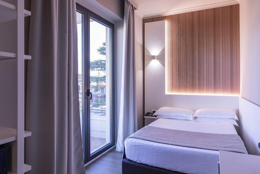 Garner Hotel Rome Aurelia by IHG Room Type - Room, 1 Double Bed, Balcony