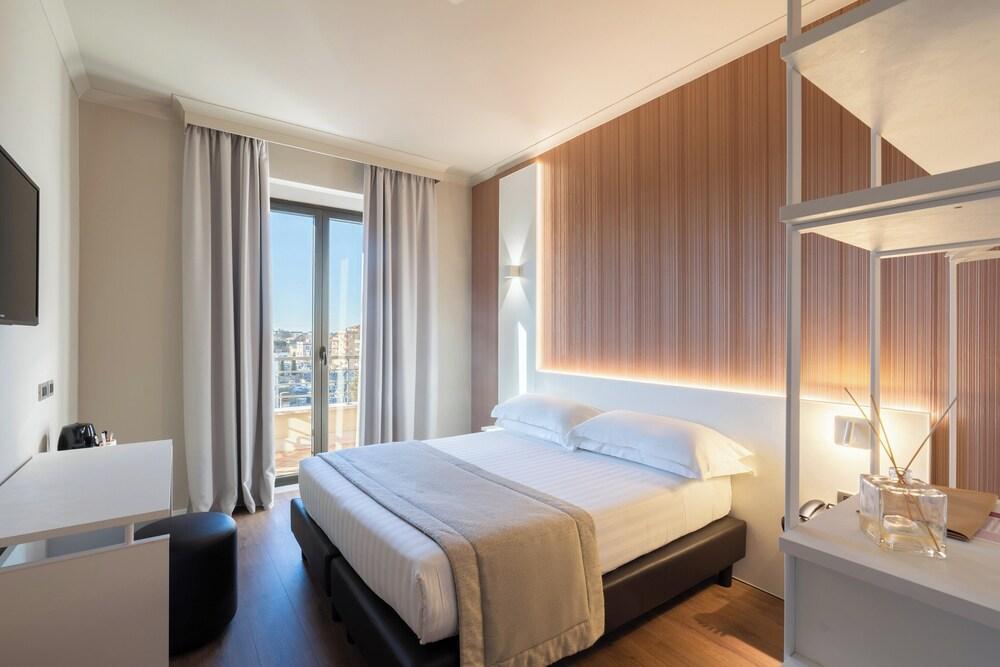 Garner Hotel Rome Aurelia by IHG Room Type - Premium Room, 1 King Bed, Balcony Garner Hotel Rome Aurelia by IHG Room Type - Premium Room, 1 King Bed, Balcony