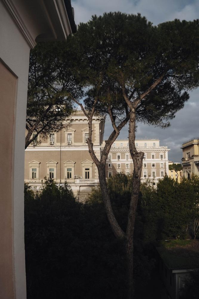 Hotel Viminale - Tap to explore photos