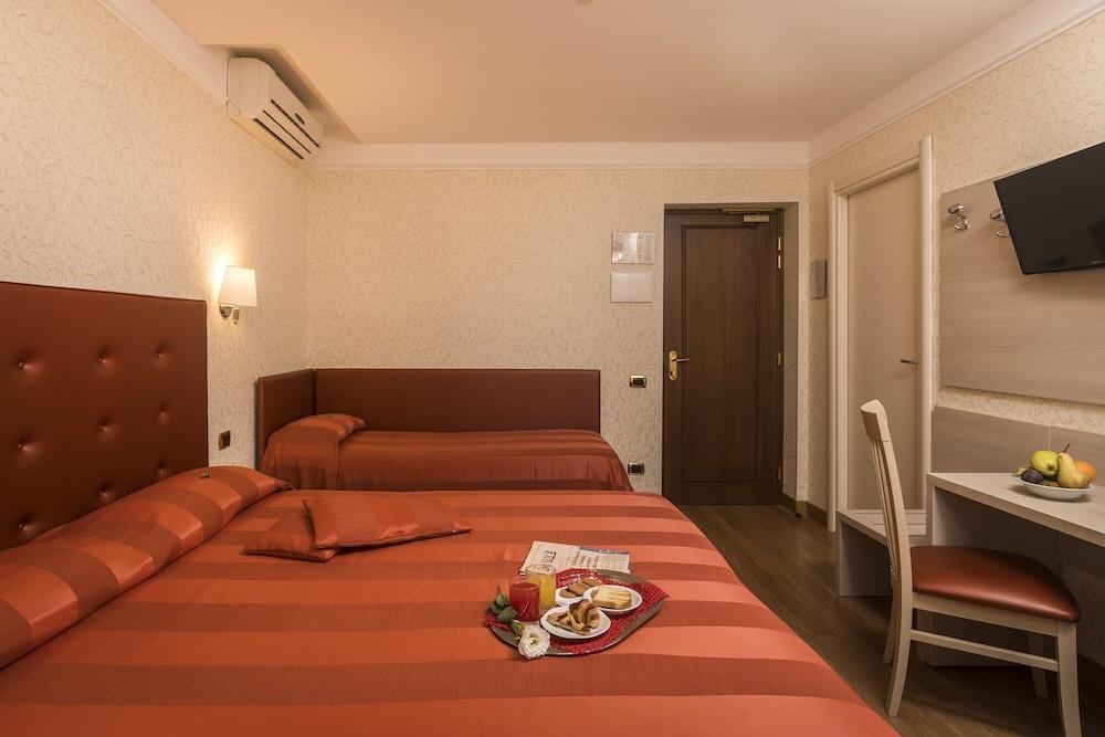 Hotel Villa Rosa Room Type - Triple Room Hotel Villa Rosa Room Type - Triple Room