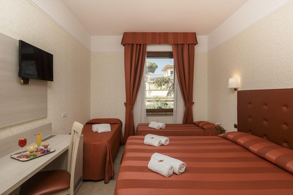 Hotel Villa Rosa Room Type - Quadruple Room