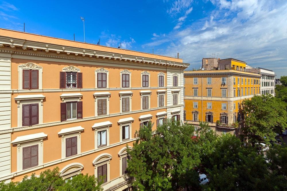 Le Meridien Visconti Rome - Tap to explore photos