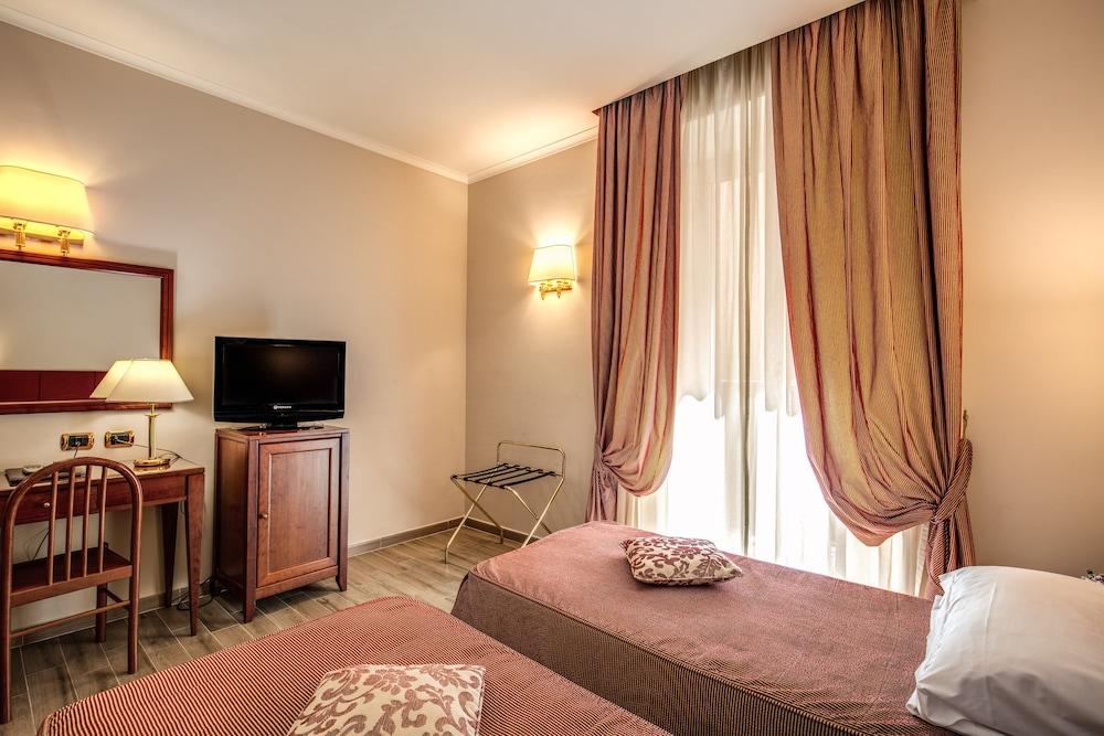 Hotel Villafranca Room Type - Triple Room