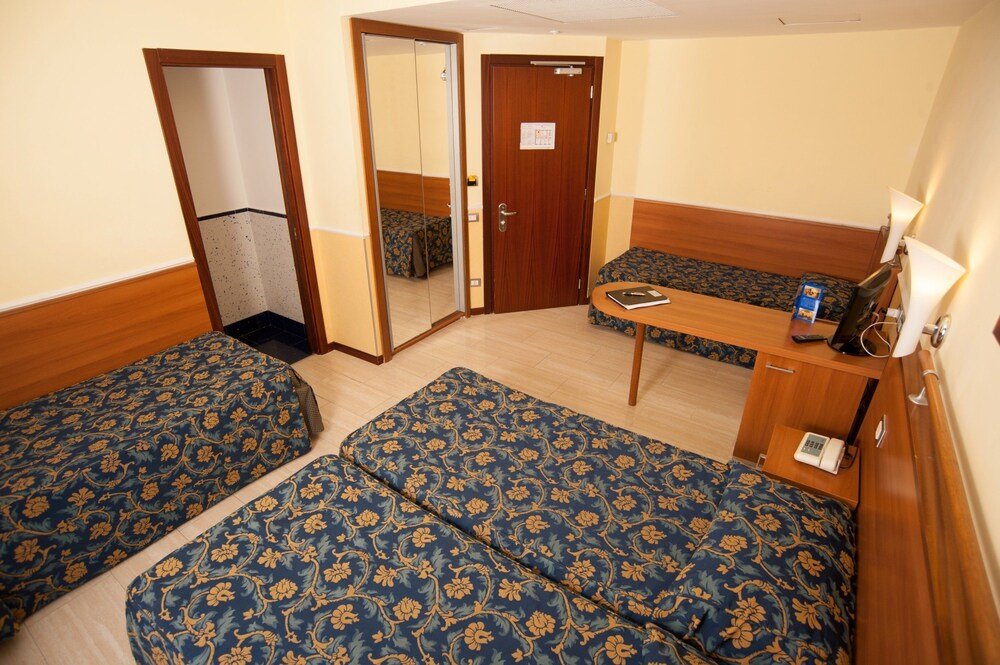 Hotel Windrose - Tap to explore photos