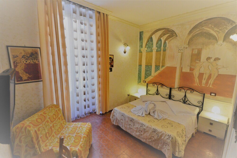 Hotel Alexis Room Type - Classic Triple Room, Private Bathroom