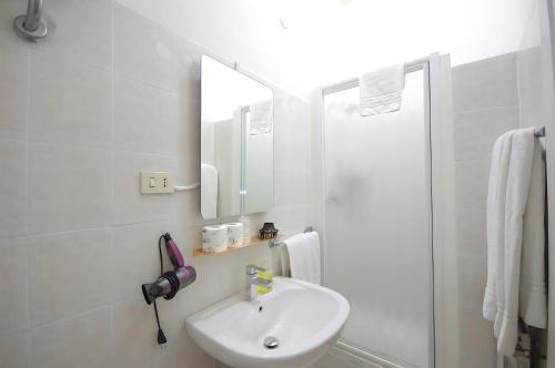 Hotel Alexis Room Type - Quadruple Room with Private Bathroom